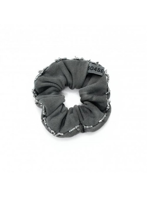 BEADED HAIR SCRUNCHIE IN PIGMENT LIGHT GRAY