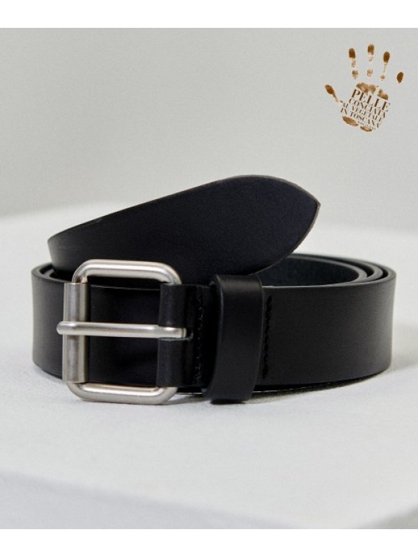 BUCKLED HARD LEATHER BELT